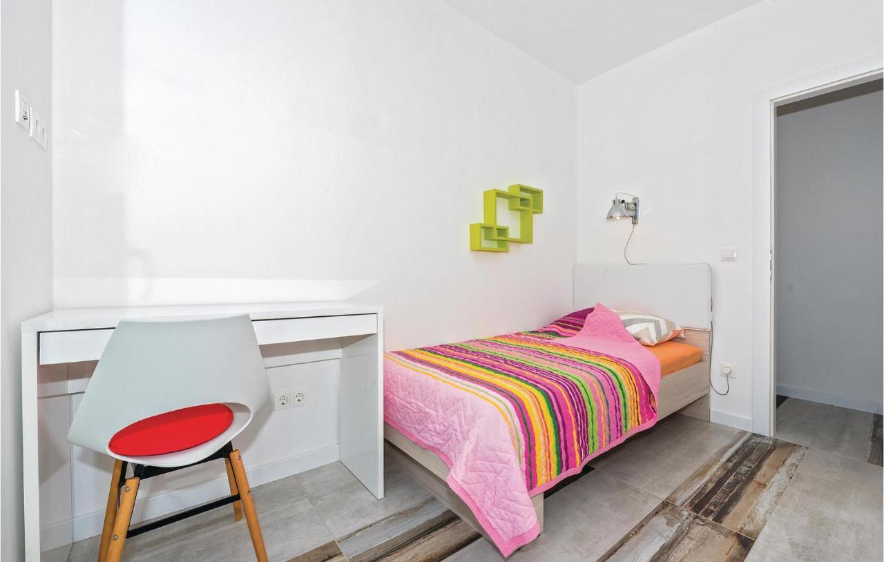 Cozy Apartment In Brodarica With Wifi Exterior foto